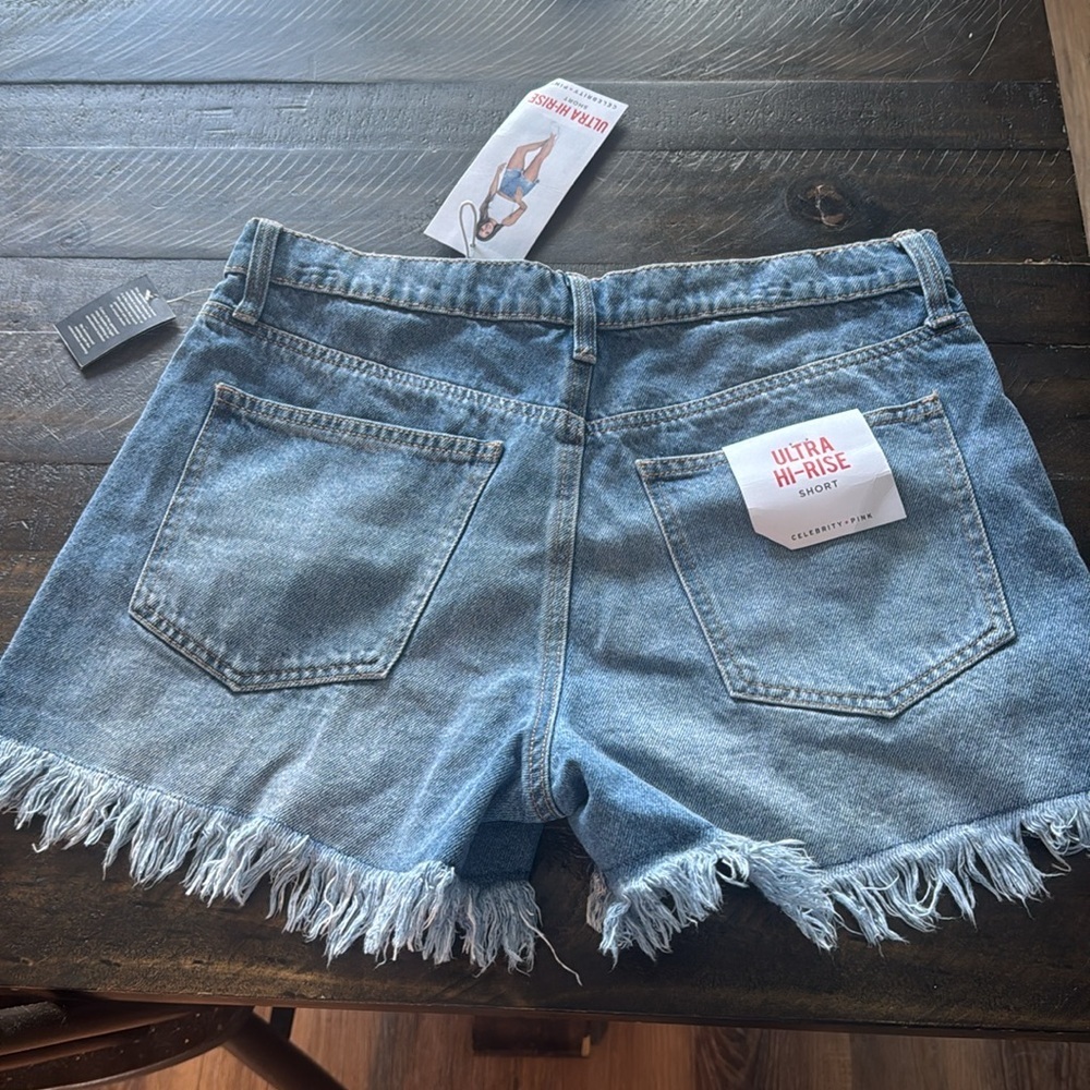 Celebrity Pink NWT Ultra High Rise frayed Shorts Size: 30 / 11 - Picture 3 of 11